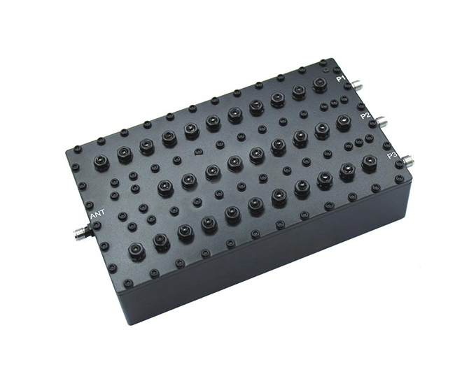 880-915MHz/1760-1830MHz/2640-2745MHz</p>Triplekseri(A)