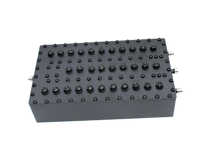 880-915MHz/1760-1830MHz/2640-2745MHz</p>Triplexer(B)